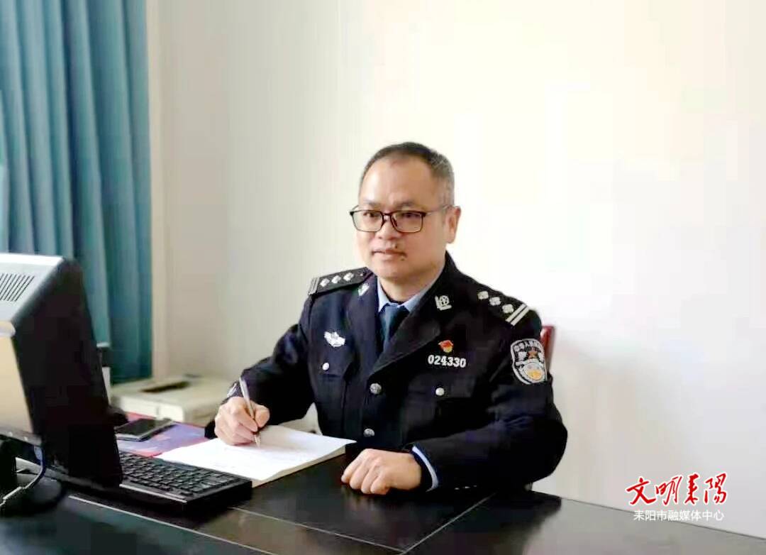 化解群众困难 践行为民誓言 一一记最美信访干部何海洋