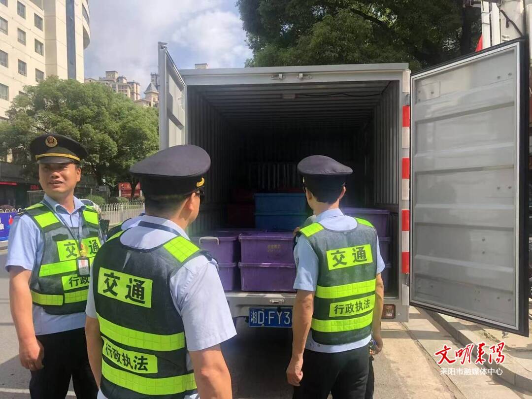 严厉打击喊客、拉客和非法营运违法行为！“执法蓝”全力护航旅发盛会