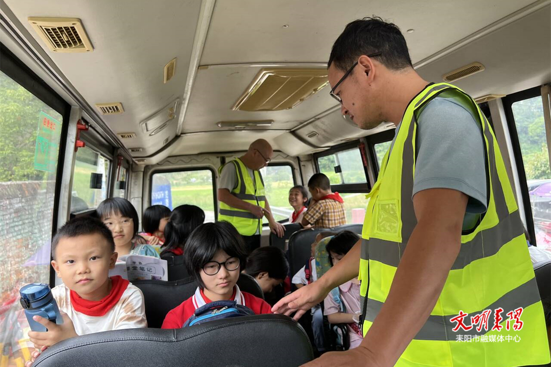 三都镇：强化校车安全检查，筑牢道路交通安全防线
