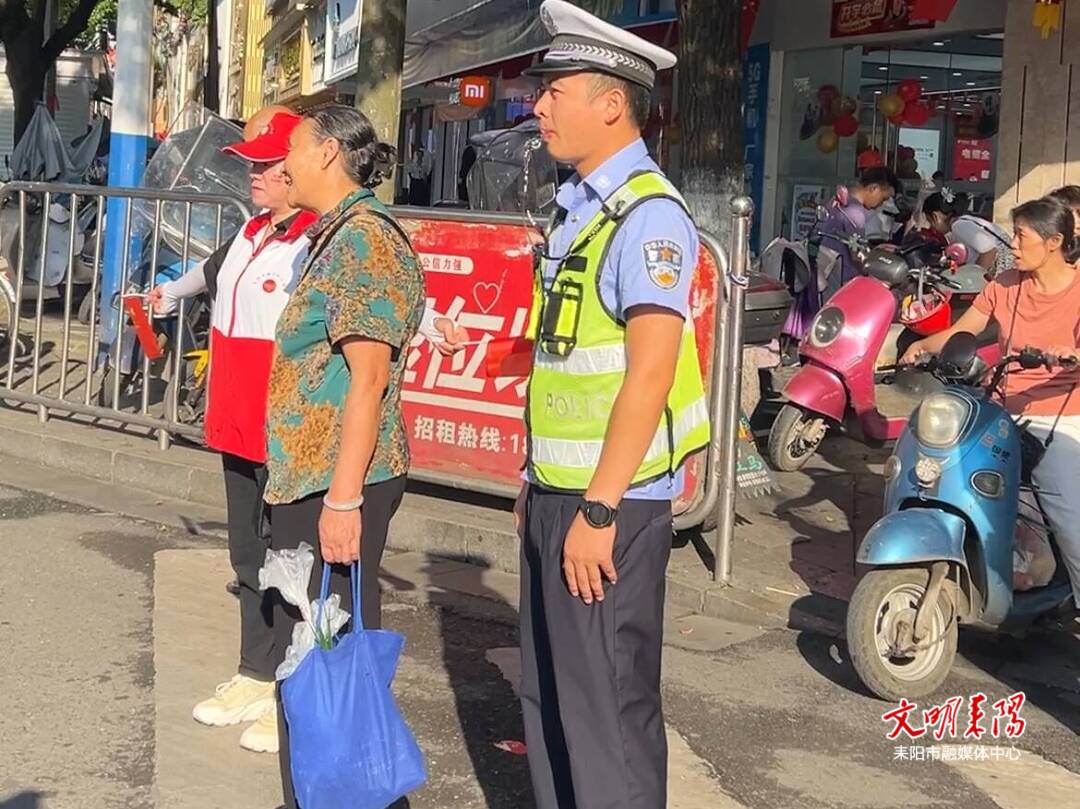 国庆我在岗   “荧光绿”牵手“志愿红”    合力守护“文明耒阳”
