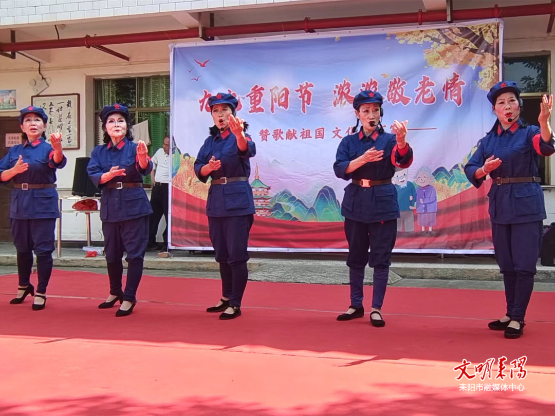 戏曲唱响敬老院 志愿服务润人心