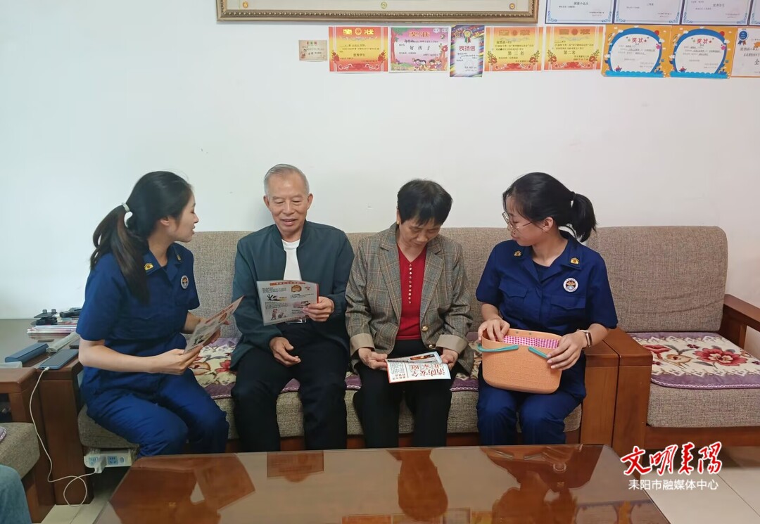 耒阳市消防救援大队重阳节奏响消防进社区“平安曲”