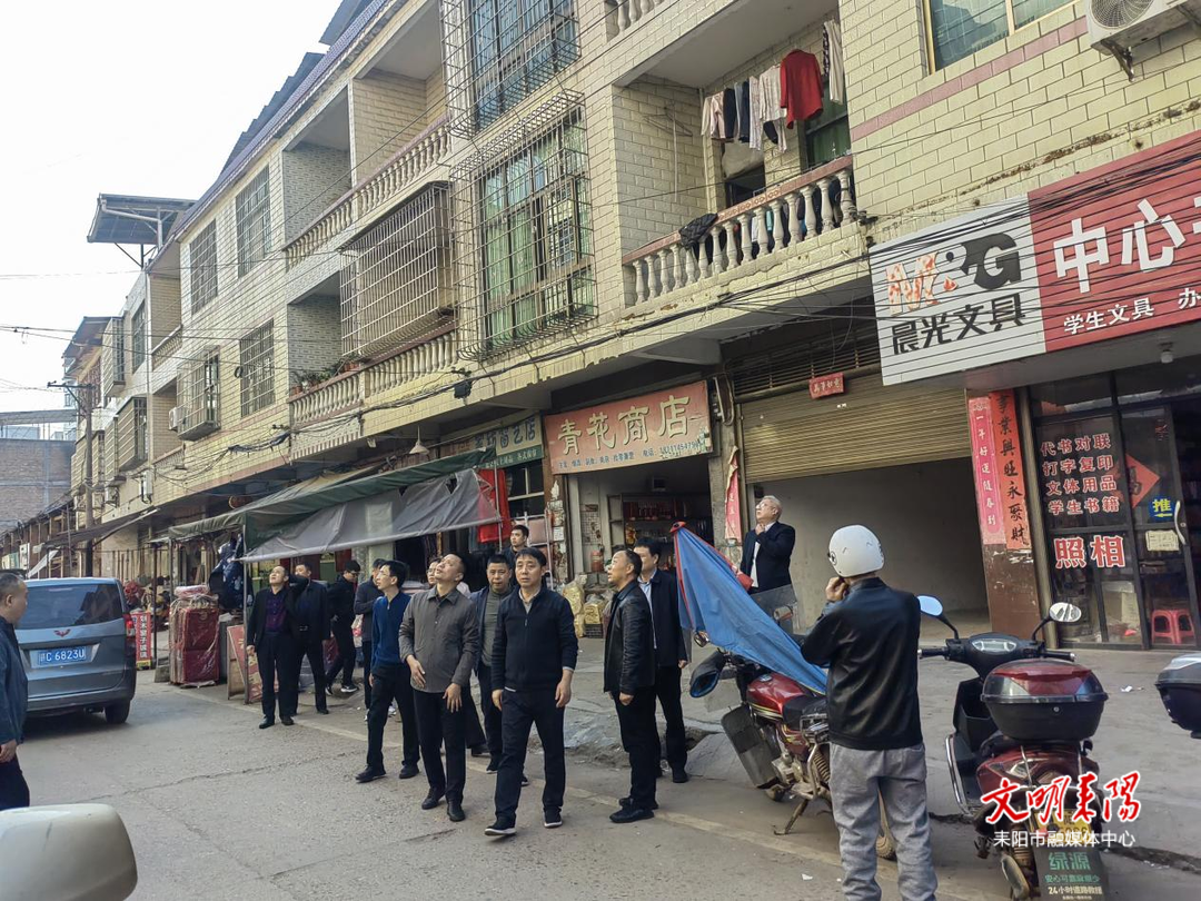 耒阳市政协视察小城镇建设工作
