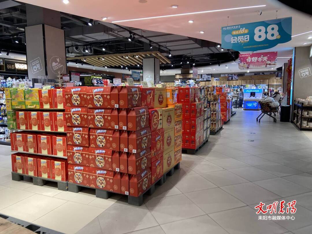 ​年味渐浓！各大商场超市开启“年货模式”