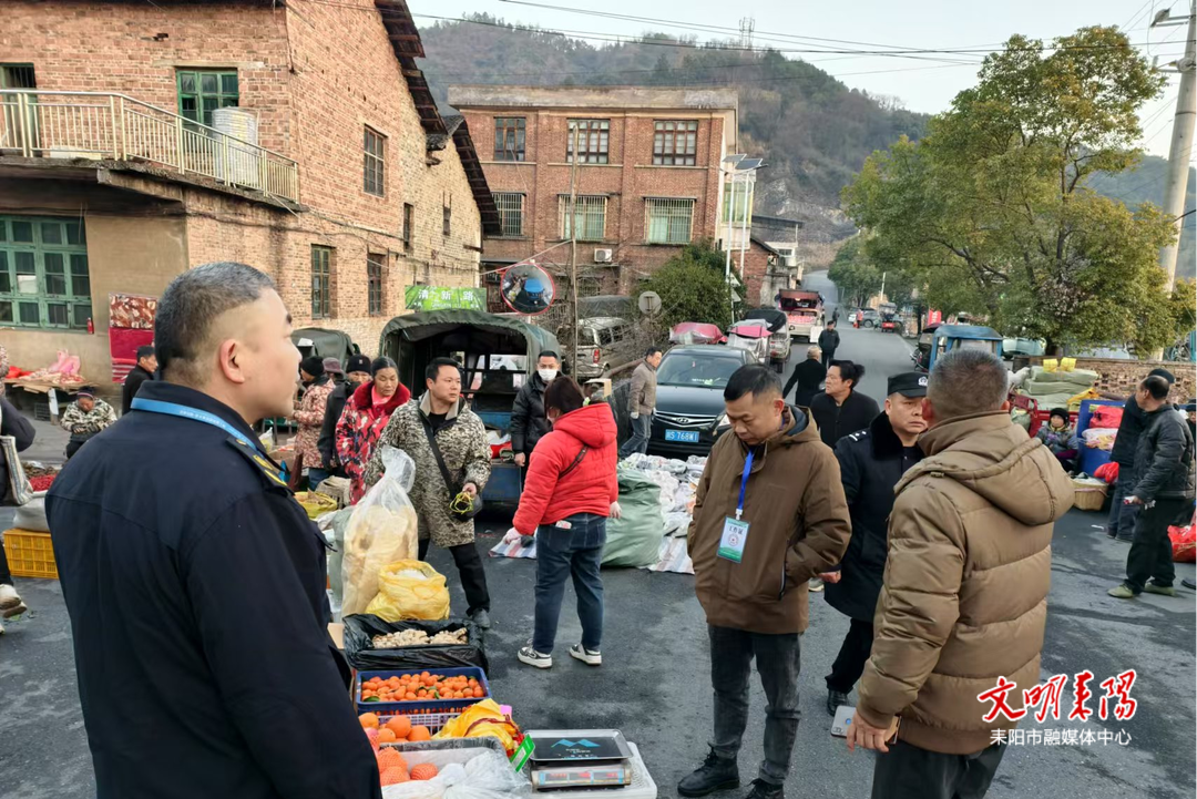 黄市镇开展“马路市场”专项整治行动
