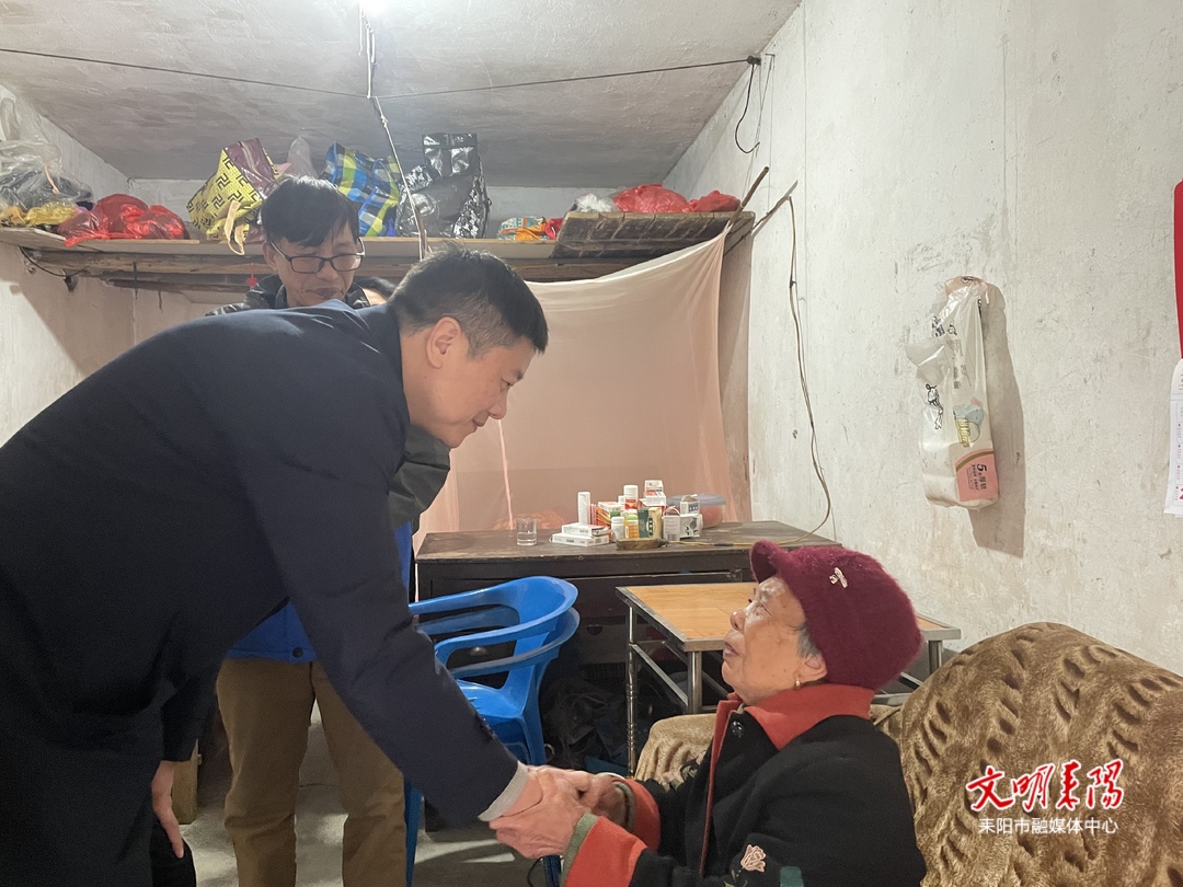 市领导走访慰问“双联”困难职工