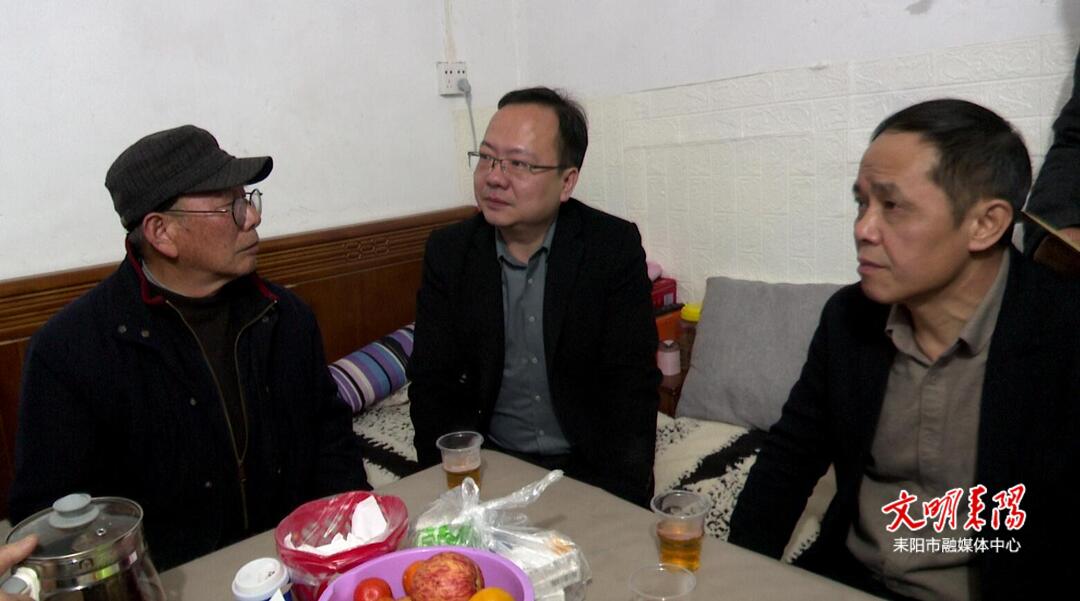 王星皓走访慰问“双联”企业困难职工