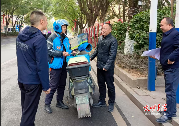 市委社会工作部慰问“两新”党组织生活困难党员