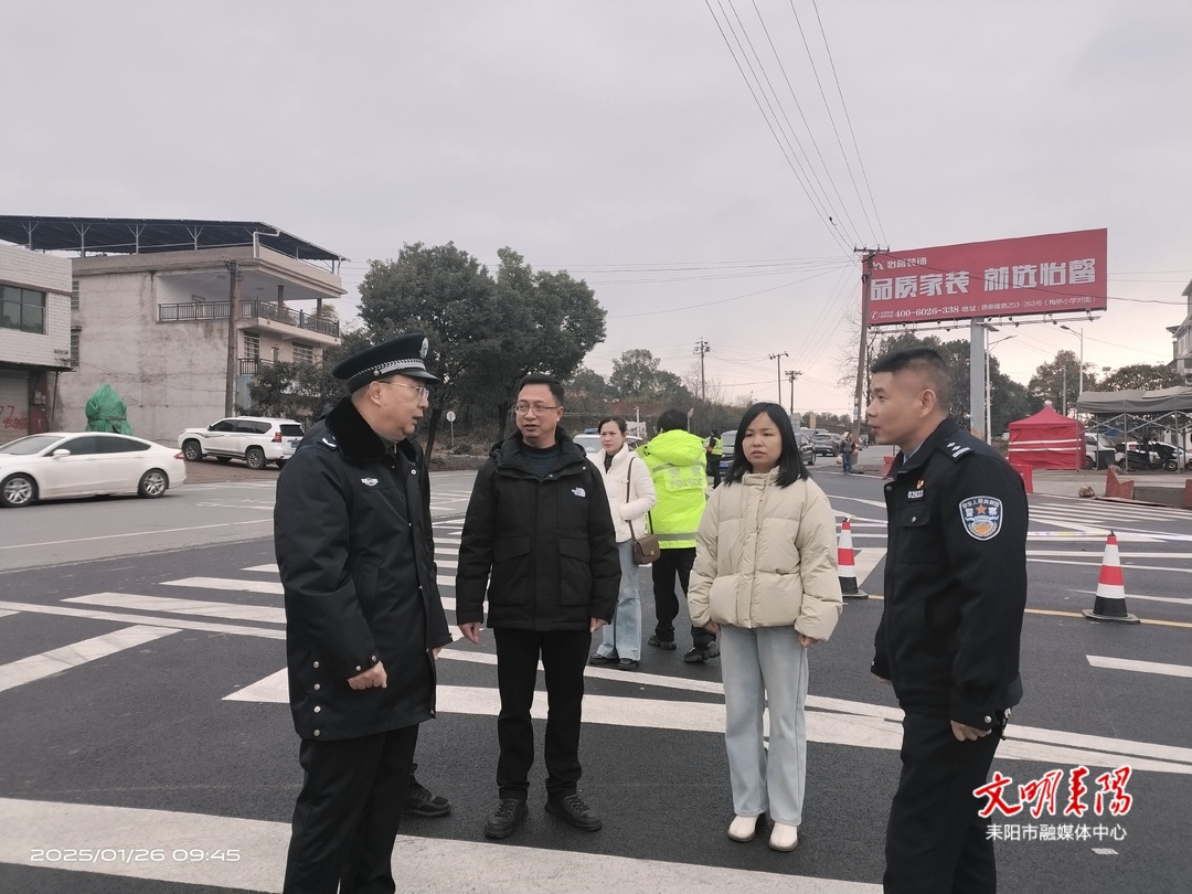 市领导到春运劝导点检查道路交通安全工作