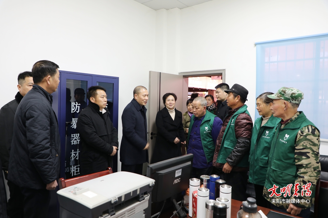 市领导走访慰问一线工作人员