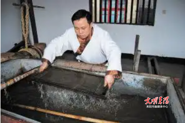 一纸千年：探寻蔡伦古法造纸