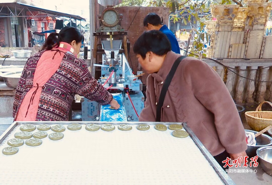 【人勤春来早】耒阳传统绿色美食“青粑”走俏市场