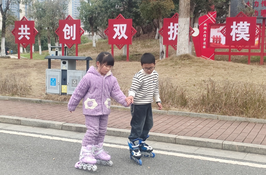 气温回升，市民“近”享户外美好时光