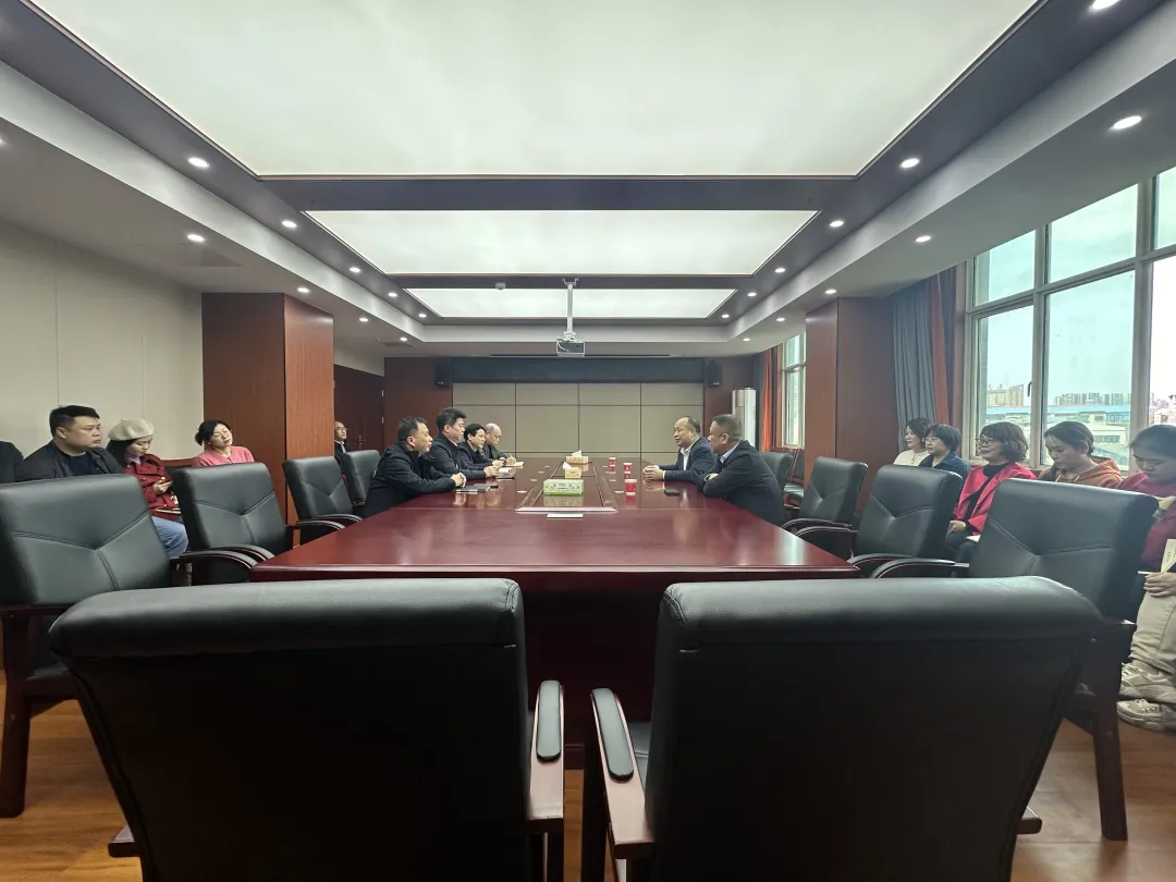 心系一线 情暖医保 副市长伍检告到市医疗保障局走访调研