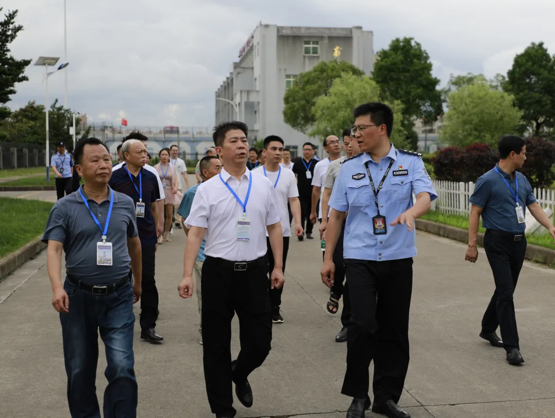 市医保局党员干部赴湘南监狱开展警示教育活动