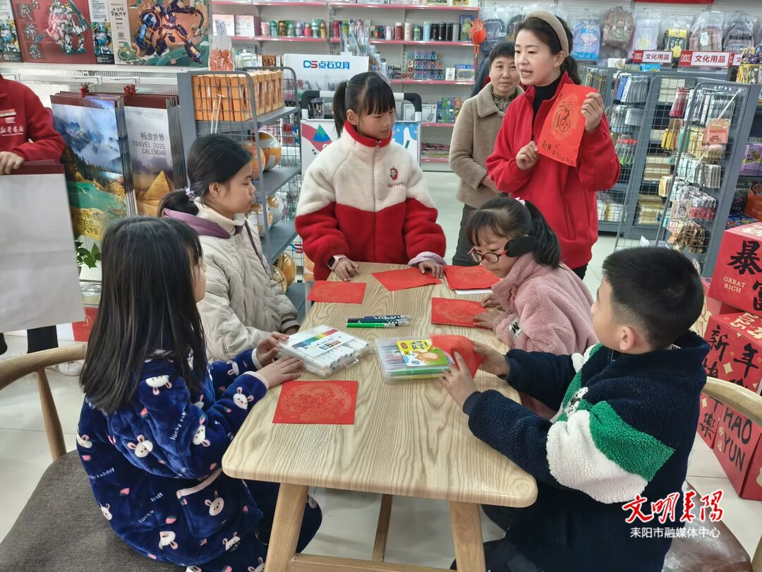 新华书店装修升级 借书服务“不打烊”