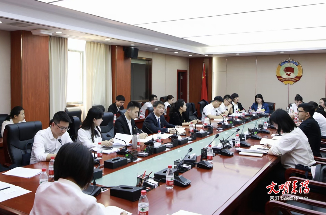 政协委员分组讨论市政府工作报告及其他报告