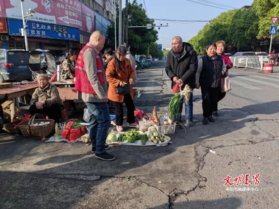 车站社区“党建+志愿”护航清明，整治马路市场见实效