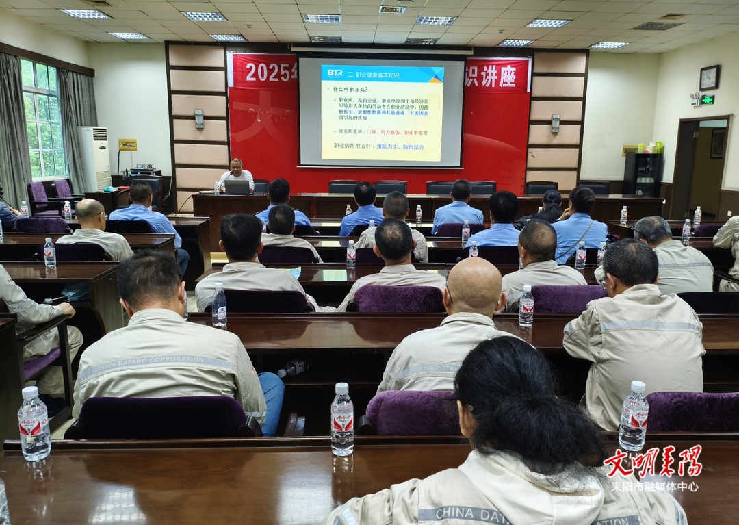 市卫健局组织开展《职业病防治法》宣传活动