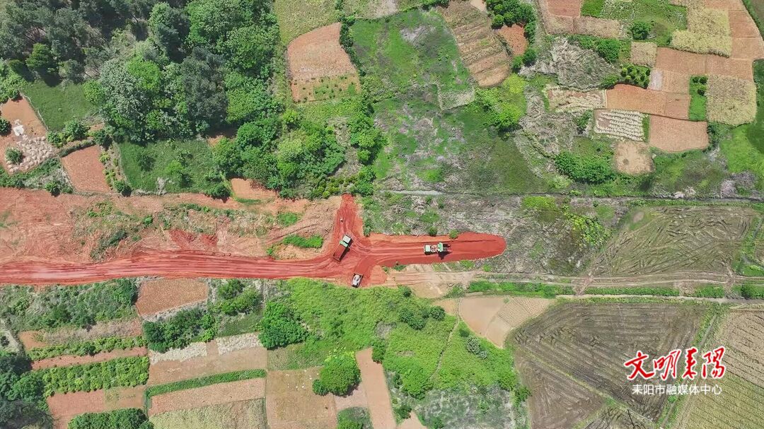 加紧拉通百米便道   G107绕城公路五一不停工