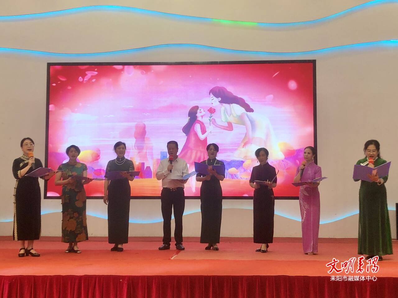 市老年大学举办母亲节文艺汇演