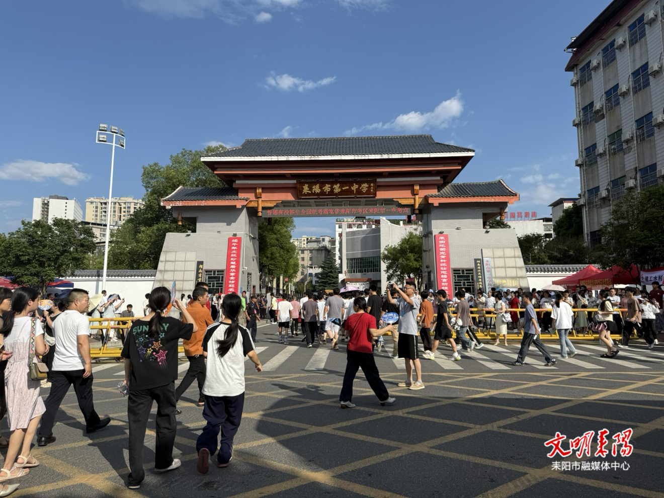 直击耒阳高考首日|  你们全力以赴，我们全力以“护”！
