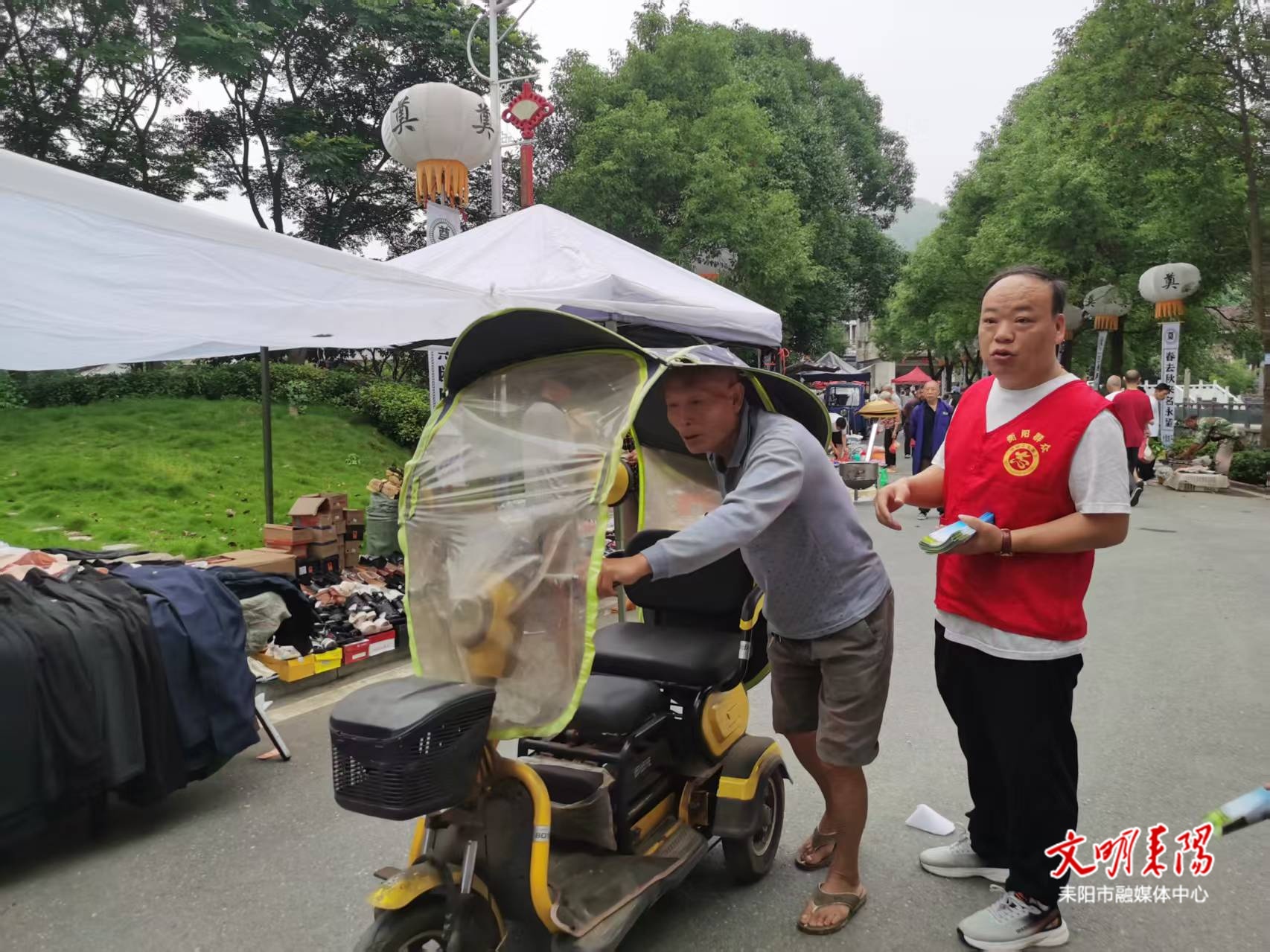 黄市镇：进圩场、做示范，出行安全知识入“心房”