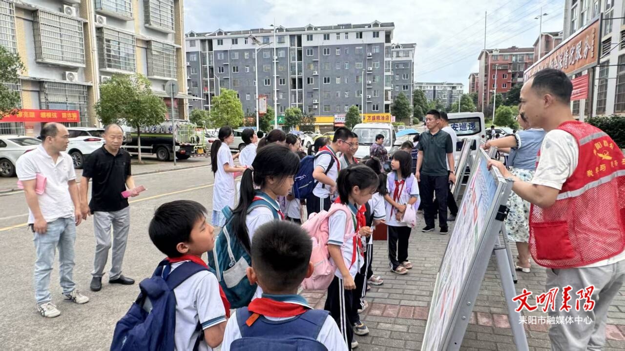 安全知識(shí)“零距離”！白沙社區(qū)開(kāi)展“安全宣傳咨詢?nèi)铡被顒?dòng)