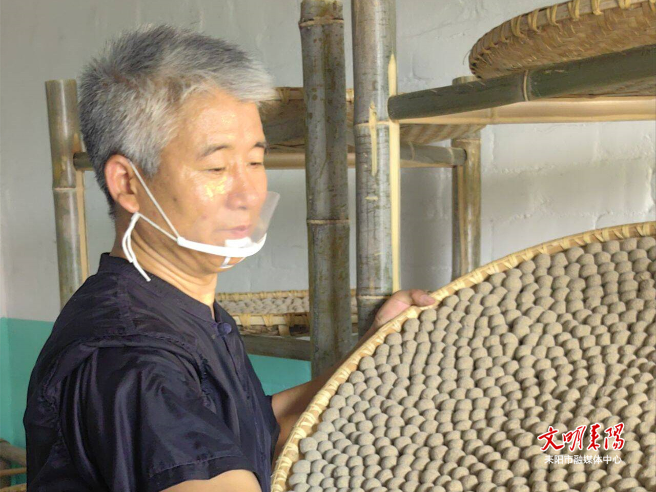 酒曲香飄耒陽(yáng)城——記非遺傳承人周后富的堅(jiān)守與創(chuàng)新