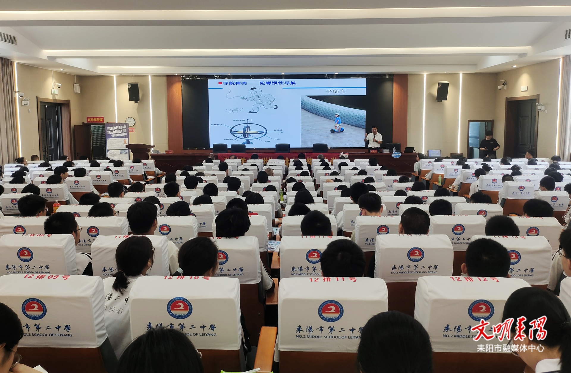 我市举行科技活动周系列科普进校园活动