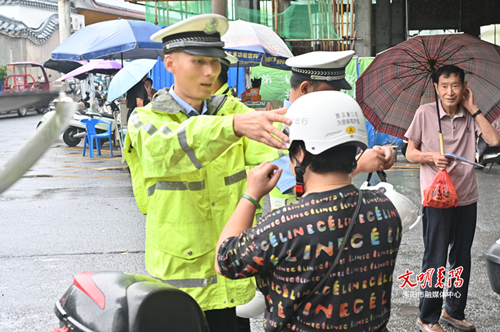 全国“安全生产月”|耒阳交警守护群众“出行平安”