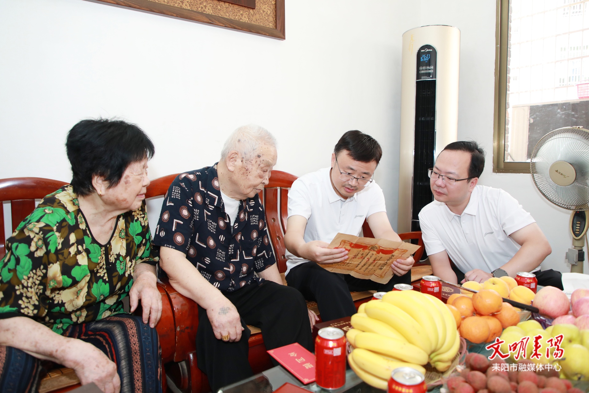 “七一”前夕 张润槐走访慰问老党员和生活困难党员