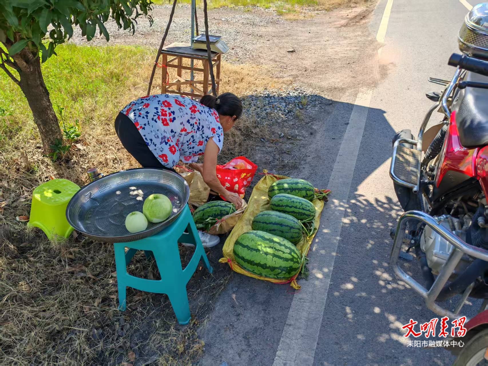 107国道上的“夏日温情”