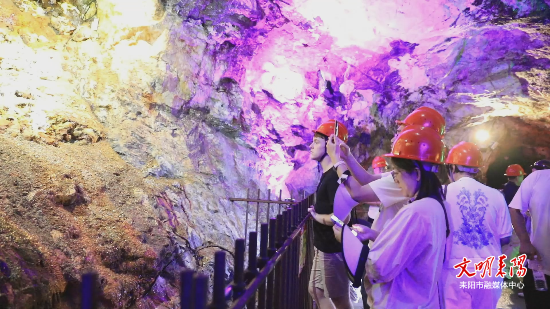 耒阳：竹海探洞纳清凉 晶矿避暑迎客来