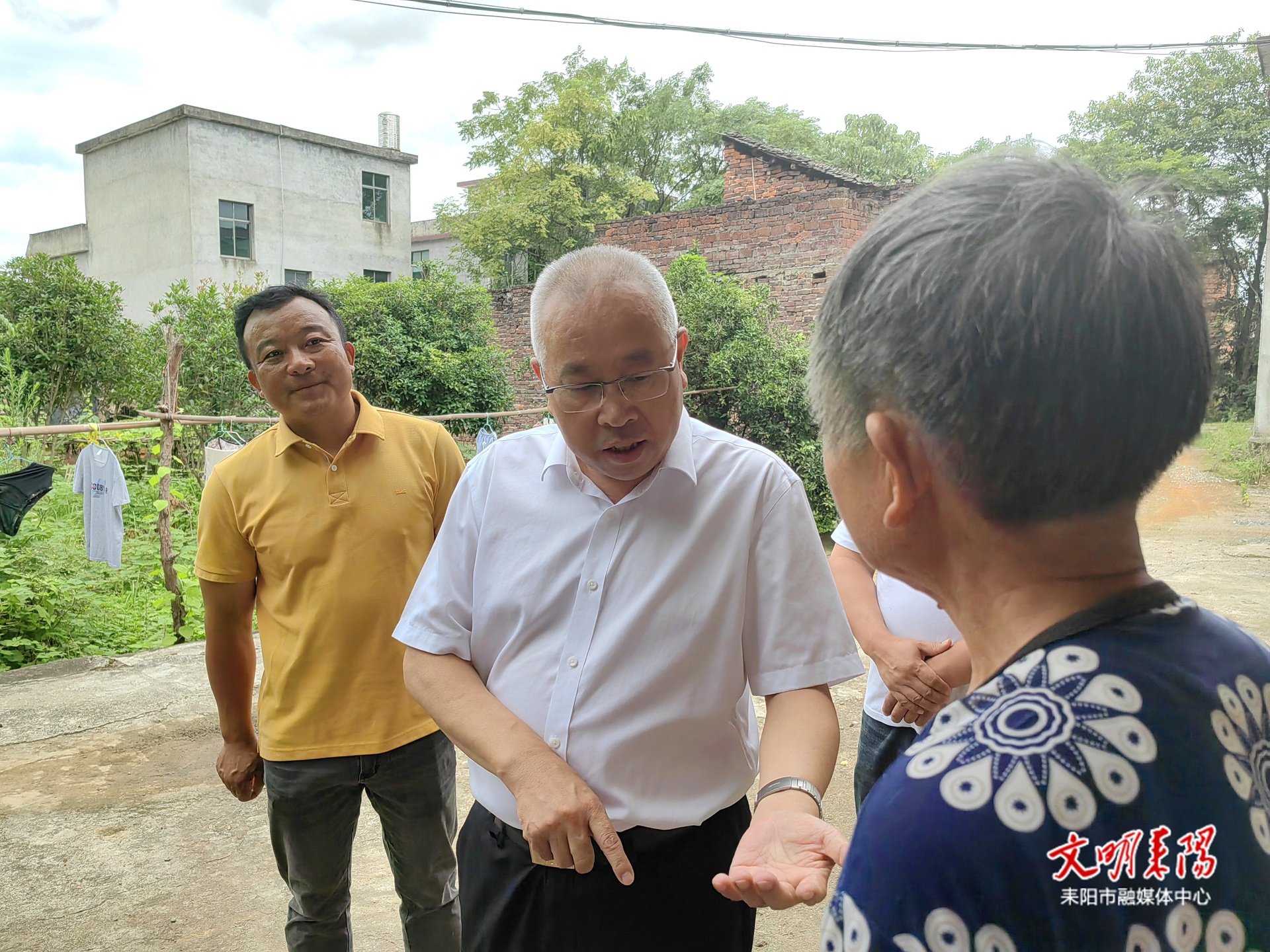 尹立鑫督导调研公共安全管理和维护社会稳定工作