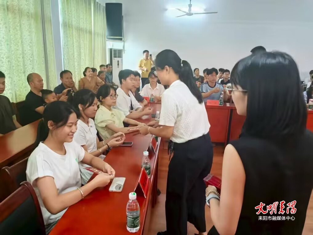 【简讯】“笃行逐梦，不负韶华” 永济镇举行2025届优秀高中毕业生座谈会暨青年干部读书班活动