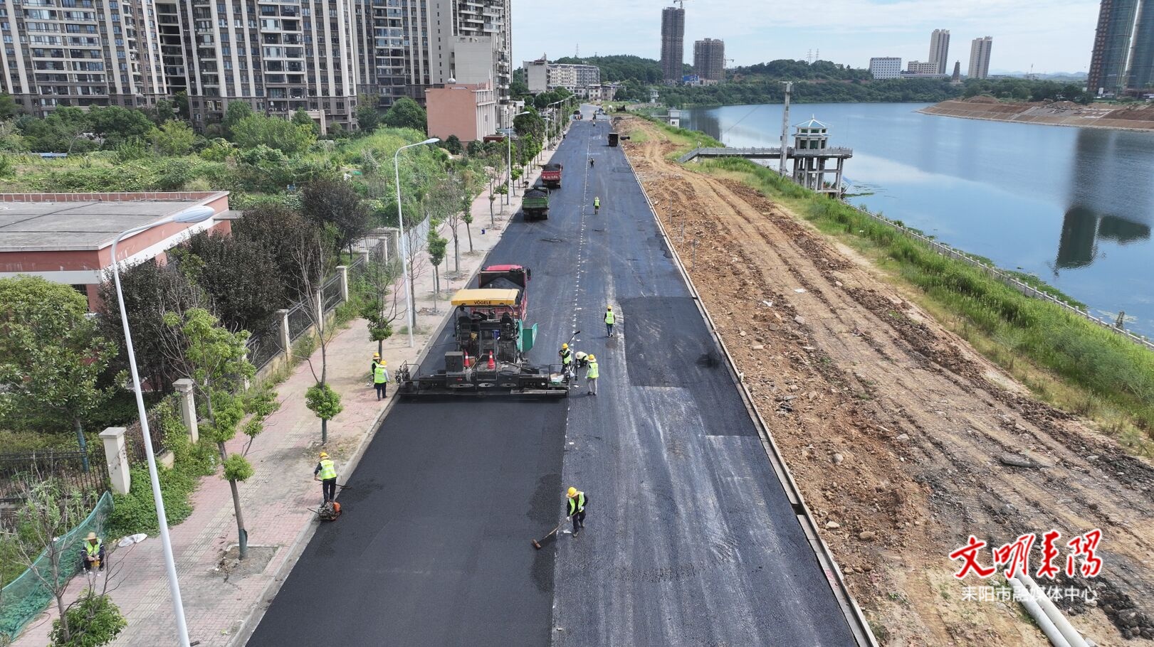 【微建设·人民城市为人民】沿江北路项目沥青摊铺完成  通车进入冲刺阶段