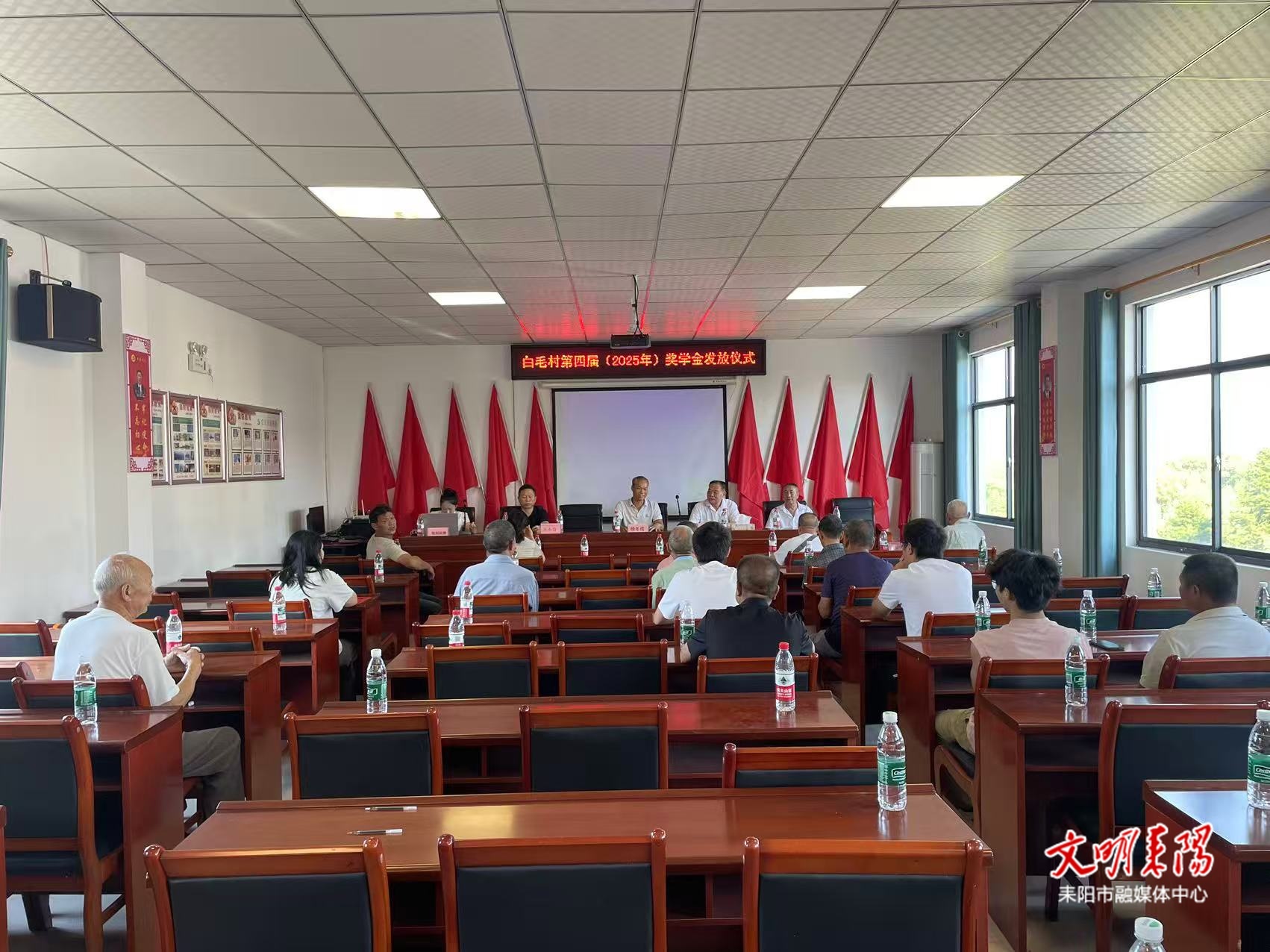 【简讯】南京镇白毛村：四年累计发放奖学金23.9万元奖励高考优秀学子