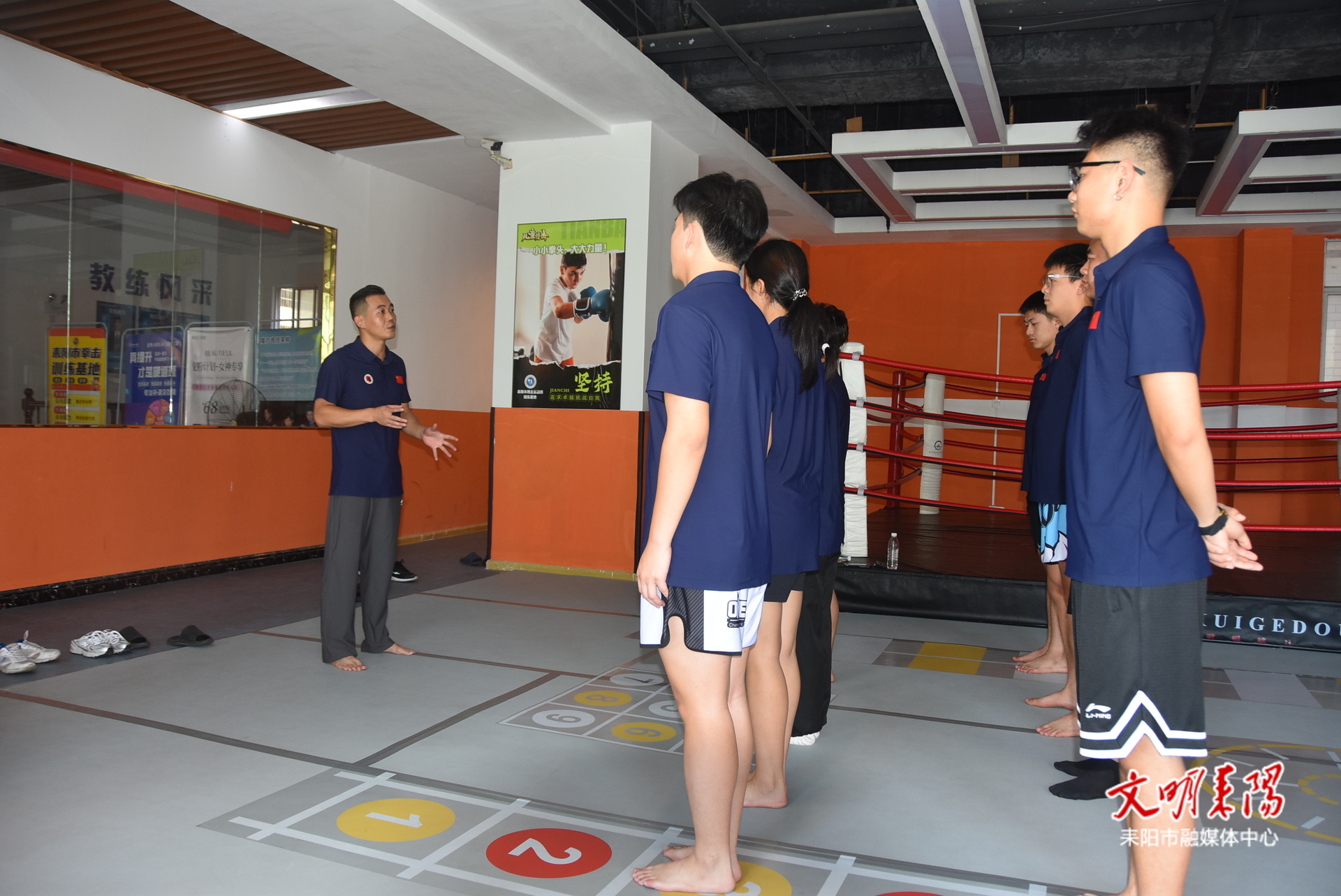 省搏击运动协会来耒传经送宝并开展拳击运动进校园活动