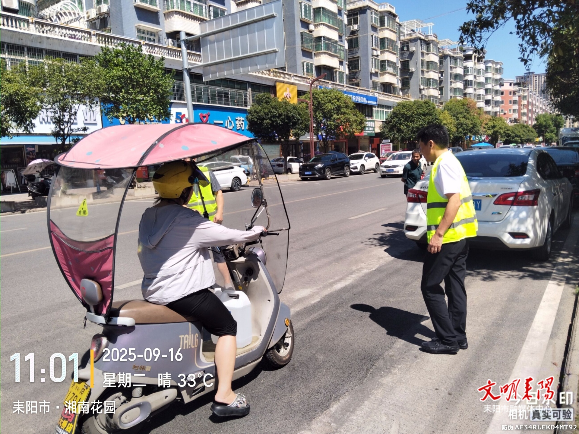 交通安全“双线并进” 水东江街道筑牢出行防护网