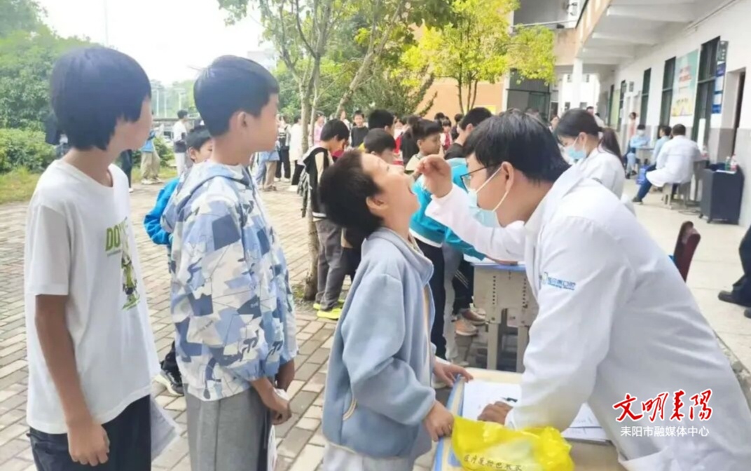 市卫健局关工委开展“情暖中秋”主题进校园活动