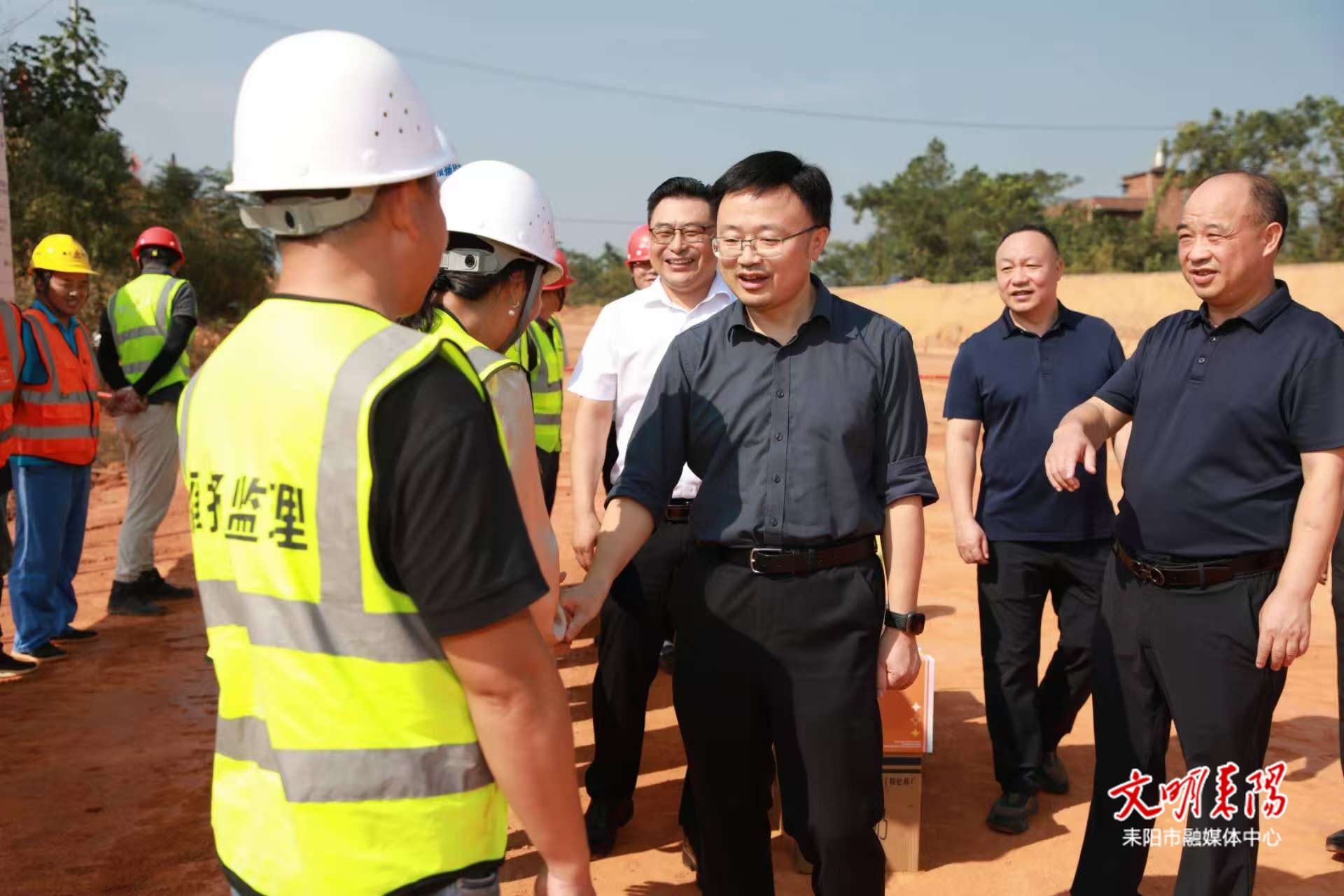 张润槐实地督战G107绕城公路项目建设并看望慰问一线施工人员