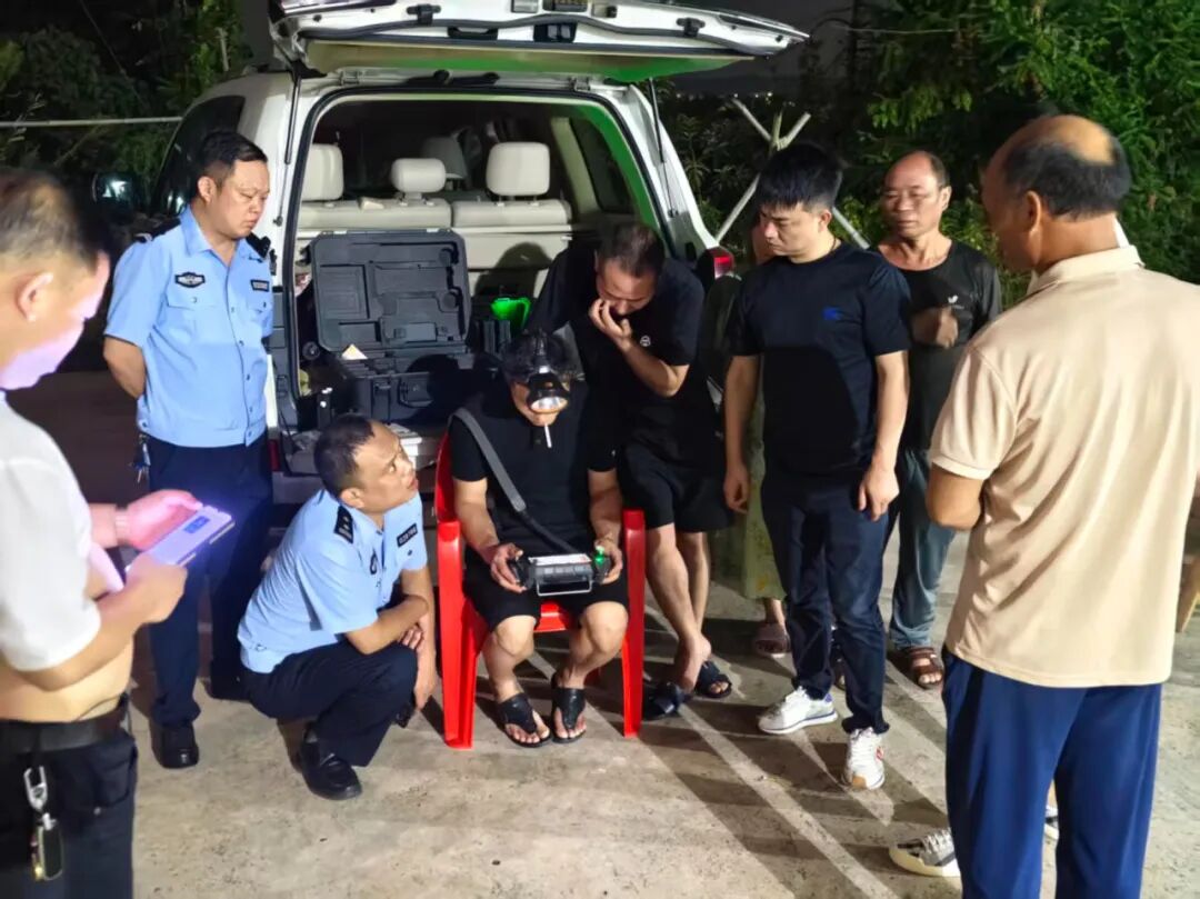 警民同心11小时深夜搜山 科技助力耒阳公安成功找回两岁走失女童