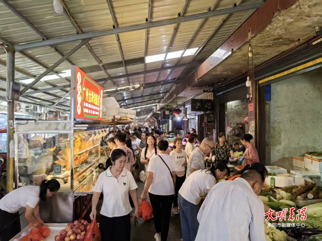 市发改局开展双节民生商品价格巡查 筑牢节日保供稳价“防线”