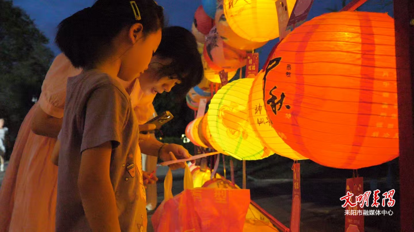耒阳：“月色+非遗”中秋活动温情启幕 亲子家庭共赴文化团圆夜