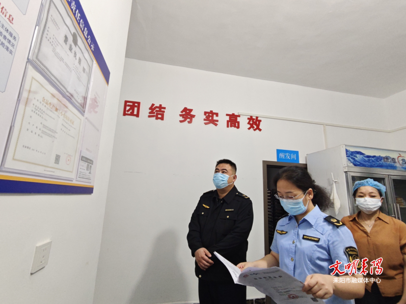 市市场监管局突击检查小作坊守护双节“舌尖安全”