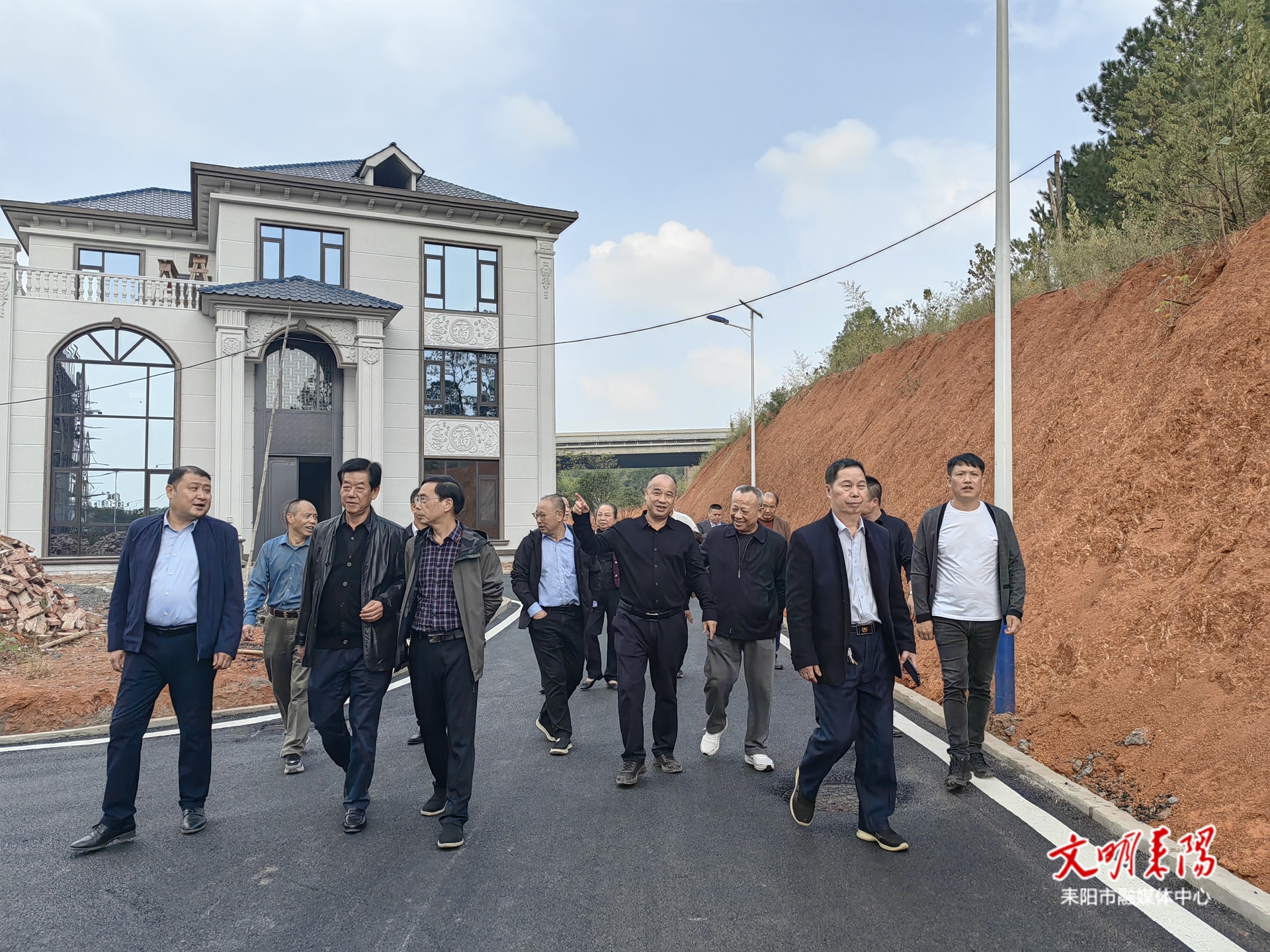 市政府办组织离退休干部开展重阳节参观活动