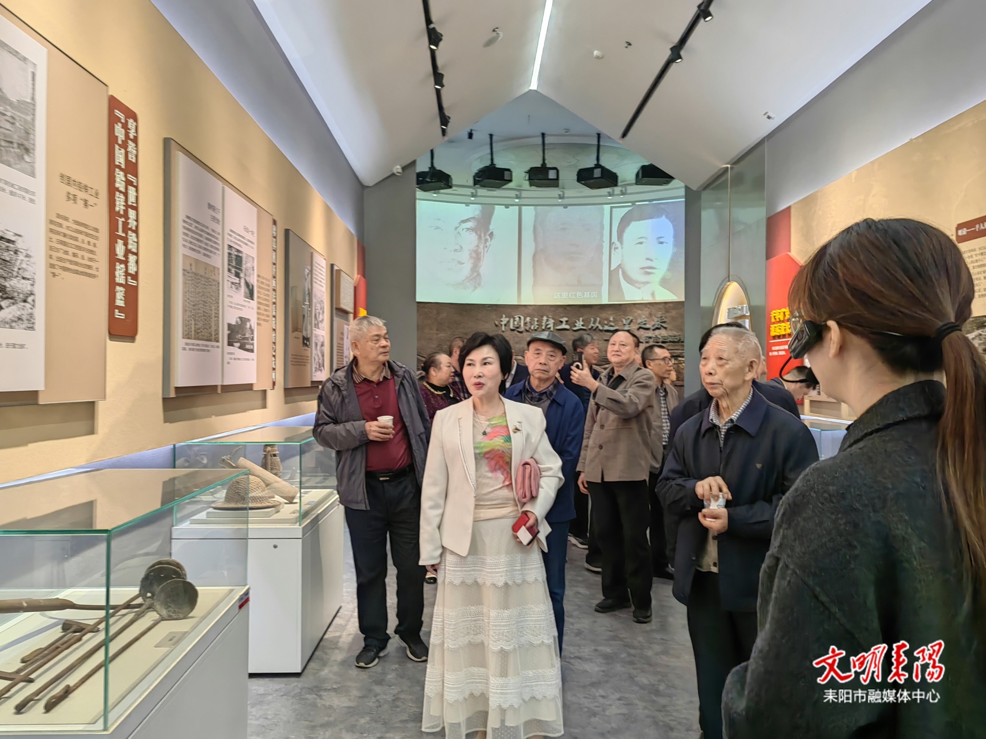 市委组织部组织全市离退休干部开展重阳节主题活动