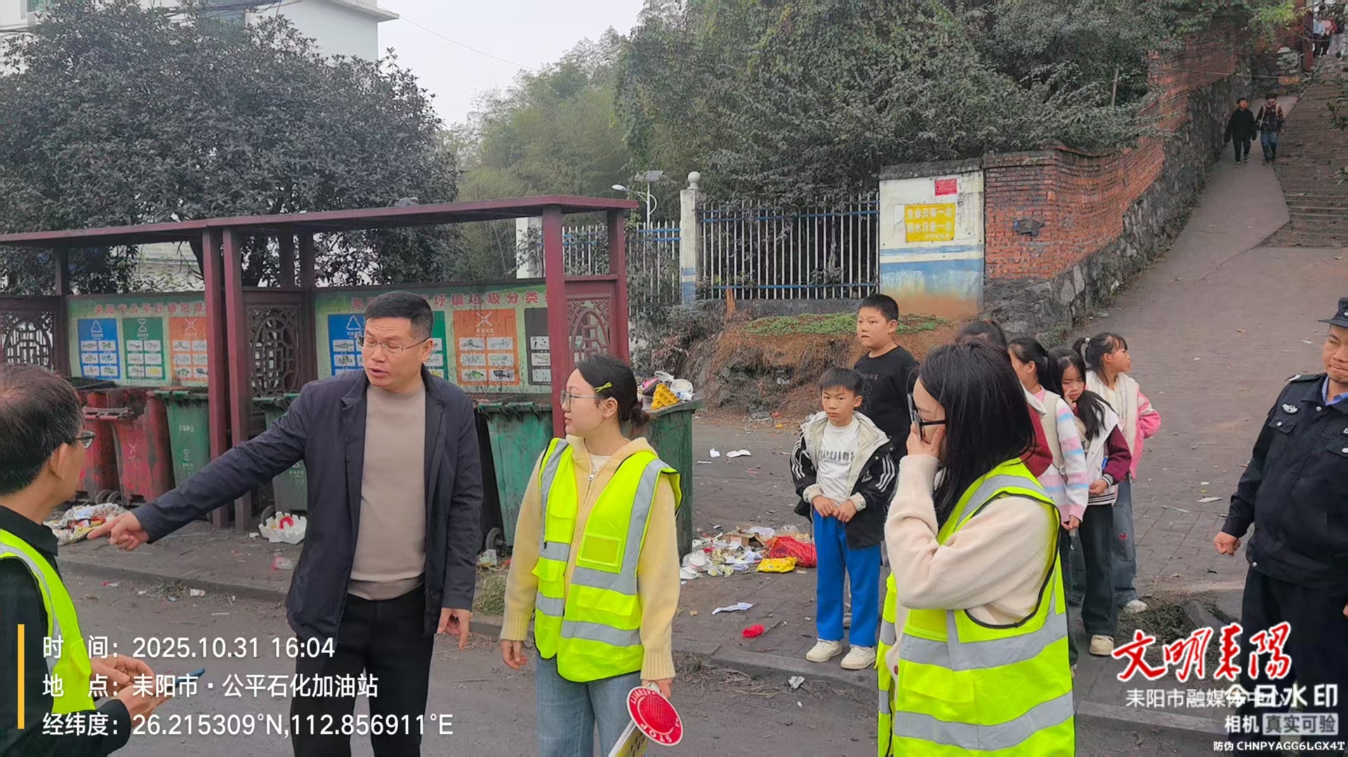 筑牢校园安全防线  公平圩镇开展交通安全劝导