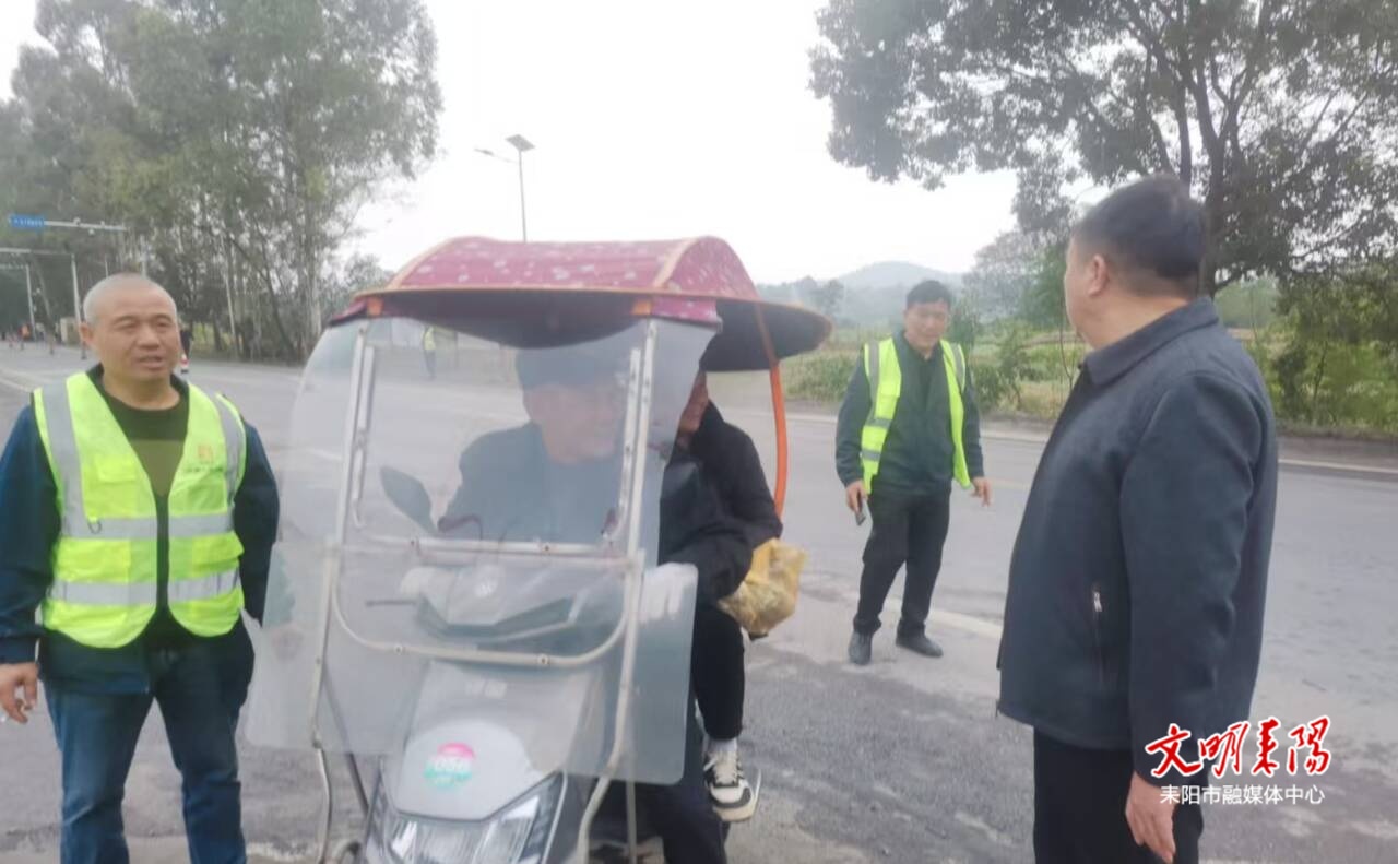 【简讯】余庆街道：“两站两员”筑牢交通安全防线 守护群众出行平安